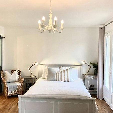 Stunning Bedroom Overlooking The Charente Bourg-Charente Exterior foto