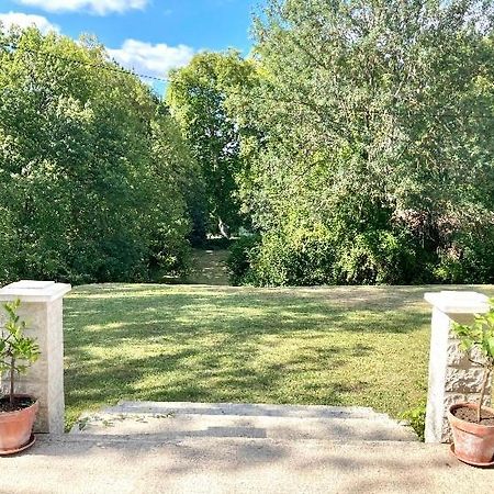 Stunning Bedroom Overlooking The Charente Bourg-Charente Exterior foto