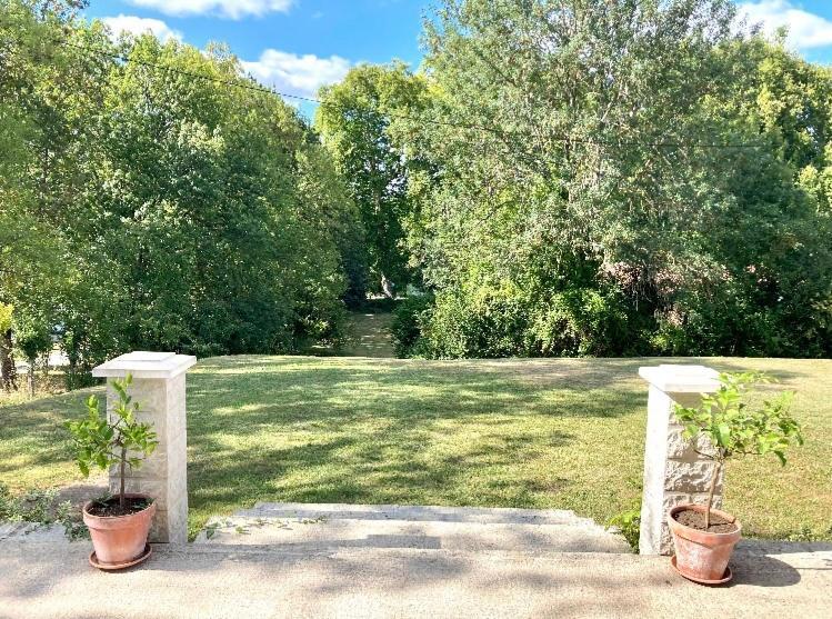 Stunning Bedroom Overlooking The Charente Bourg-Charente Exterior foto
